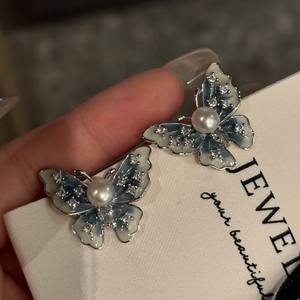 Nouvelles boucles d'oreilles en argent pur avec perle d'eau douce bleue en forme de papillon, bijoux en émail naturel pour les oreilles - Product Image 1