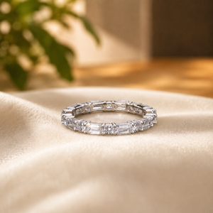 Anillo de Compromiso de Plata de Ley 925 con Diamantes de Corte Baguette y Moissanita Redonda, Anillo de Boda - Product Image 1