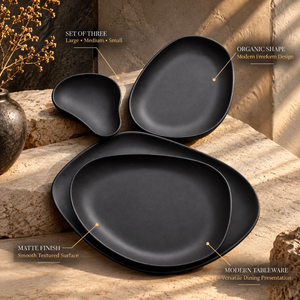 Ensemble de trois assiettes noires organiques, finition mate, assiettes irrégulières, vaisselle sculpturale pour une table chic |   Assiettes Premium - Product Image 4