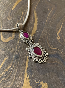 Pendentif en argent sterling 925 multi-rubis en forme de goutte d'eau, design élégant, matériau anti-ternissement, look accrocheur. - Product Image 3