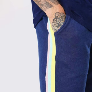 ชุดเสื้อยืดและกางเกงขาสั้นสีกรมท่าสำหรับผู้ชาย คอเสื้อแบบคอกลม ผ้าถัก ระบายอากาศได้ดี เหมาะสำหรับใส่ลำลองในฤดูร้อน - Product Image 6