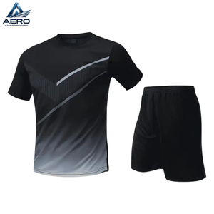 Ensemble de sport respirant : haut léger à manches courtes et short à séchage rapide, t-shirt de compression et short - Product Image 1