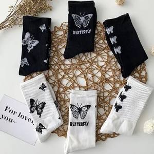 ถุงเท้าลายผีเสื้อสีดำและสีขาวน่ารักทำจากโรงงาน - Product Image 3