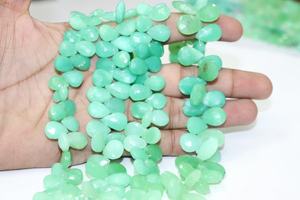 Crisoprasa Cuentas facetadas en forma de pera Crisoprasa Briolette Corte lateral Pera Cuentas al por mayor - Product Image 3