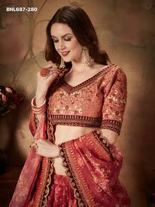 ผ้าออร์แกนซาคุณภาพเยี่ยม พิมพ์ลายดอกไม้ดิจิทัล ประดับด้วยดอริ ซารี เรชม และเลื่อมปัก ชุดเลเฮนกา-โชลี และผ้าคลุมไหล่สีแดง จากซัพพลายเออร์อินเดีย - Product Image 4