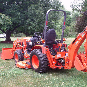 Tractor cortacésped Kubota B2320 de alta calidad, nuevo, de primera calidad, usado con cuidado pero en buen estado, a la venta a precios con descuento. - Product Image 1
