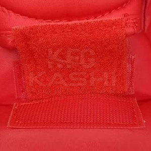 สนับแข้งหนัง PU คุณภาพสูง พร้อมตาข่ายระบายอากาศ ปิดแบบกันลื่น ดีไซน์น้ำหนักเบา สำหรับผู้ใหญ่ที่เล่นในเกมแข่งขัน - Product Image 6