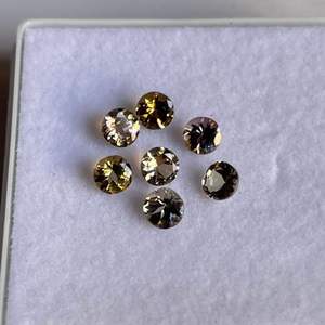 Piedra de tanzanita redonda de 4 mm con corte brillante sin calentar. Lote de tanzanitas redondas. - Product Image 3