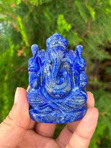 Statue de Ganesha en Lapis Lazuli Naturel |   Idole de Ganesha sculptée à la main en pierre précieuse bleue de 2,75 pouces |   Décoration d'autel spirituel - Product Image 1