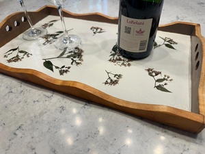 Plateau en bois émaillé fait main avec bord ondulé, impression personnalisée, plateau de service durable, vaisselle de table, prix d'usine en gros - Product Image 3