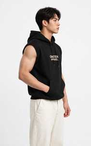 Hoodie sans manches en coton noir pour homme, coupe classique, avec logo frontal et poche kangourou - Product Image 2