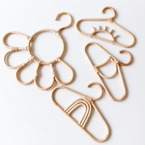 Perchas de ratán con diseño de conejo para organizar ropa infantil, perchas naturales, accesorio elegante para el armario de los niños - Product Image 3