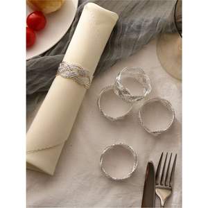 Anneaux de serviette modernes en maille argentée en gros - Boucles de serviette durables en alliage métallique - Décoration de table en vrac pour restaurants, mariages - Product Image 1