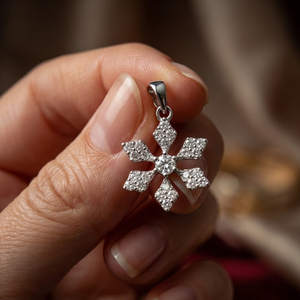 Pendentifs de Noël en forme de flocon de neige, prix d'usine, or blanc 18 carats, diamant naturel à 100%, coupe brillante classique, charme fin - Product Image 4