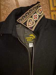 เสื้อแจ็คเก็ตผ้าวูลสำหรับผู้ชาย CHAMP KING พร้อมงานปักและตกแต่ง คอปกพับได้ ปิดด้วยซิป - Product Image 5