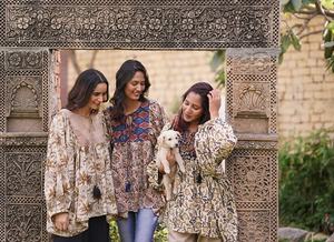 Camiseta sin mangas Bohemia floral terroso de algodón puro elegante y cómoda ropa de día corta de verano con estampado de bloque indio Bagru - Product Image 6