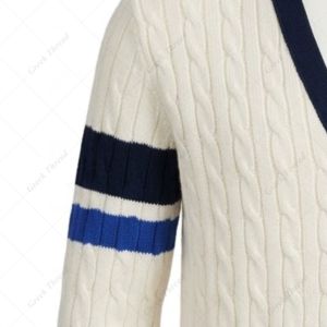 Cardigan en tricot torsadé personnalisé pour arbitre, col en V, style vintage crème, universitaire, pour équipes sportives, avec rayures sur les manches - Product Image 6