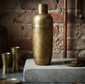 Coctelera de Diseño Artesanal con Acabado Dorado Clásico, Coctelera para Mezclar Bebidas, Juego de Utensilios de Bar, para Fiestas en Casa - Product Image 1