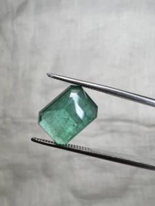 Émeraude octogonale de 5,58 carats, vert printanier, pierre précieuse non montée, provenant de Zambie - Product Image 2