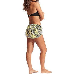 Shorts para Mujer con Estampado de Flores, Shorts Sublimados con Diseño Personalizado, Shorts de Playa de Alta Calidad, Ropa Deportiva Personalizable - Product Image 4