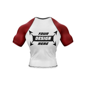 เสื้อแรชการ์ดแขนสั้นสีแดงขาวสำหรับผู้ชาย แห้งเร็ว ผลิตจากโพลีเอสเตอร์ เหมาะสำหรับว่ายน้ำ เสื้อกีฬาสำหรับผู้ใหญ่ พิมพ์ลายด้านหลัง ออกแบบได้ตามต้องการ - Product Image 6