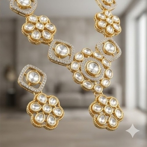 Collar de Plata 925 con Incrustaciones de Oro Kundan y Cadenas de Perlas, con Pendientes Colgantes de Flores a Juego, Joyería Nupcial India Tradicional para Mujer - Product Image 3