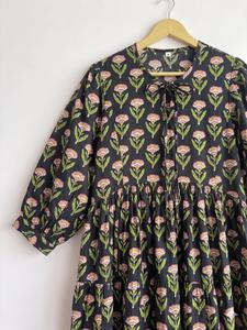 Vestido Maxi Bohemio para Mujer con Estampado Floral, Cuello Atado, Manga Abullonada, Ajuste Holgado, Viscosa y Poliéster, Vestido Casual de Primavera con Dobladillo Escalonado - Product Image 3