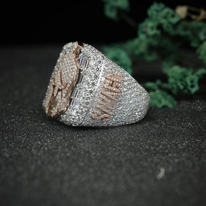 Anillo llamativo para hombre estilo gladiador Hip Hop, con diseño de casco Spartan, con incrustaciones de moissanita talla baguette, de plata de ley 925 chapada en rodio, estilo rapero. - Product Image 2