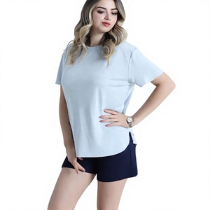 เสื้อยืดโอเวอร์ไซส์สีฟ้าอ่อน คอกลม แขนสั้น ผ้าโพลีเอสเตอร์/คอตตอน สำหรับผู้หญิงไซส์ใหญ่ ยี่ห้อ Ever Glow Plus Size ทรงปกติ น้ำหนัก 340 กรัม - Product Image 2