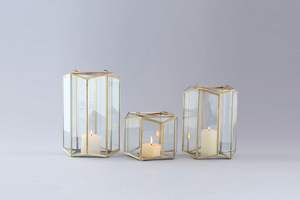 Juego de 2 Faroles Modernos de Vidrio y Metal con Forma de Cabaña, Faroles Decorativos para Interiores y Exteriores para Decoración del Hogar - Product Image 2