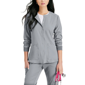 Blusa Médica Gris para Mujer, Manga Larga, Cierre de Botones, Poliéster/Nailon Microelástico, con Bolsillos para Detección de Agujas - Product Image 1