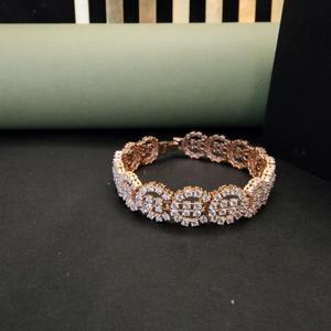 Bracelet en cristal plaqué or rose, design à maillons géométriques, serti de pierres, bijoux de luxe pour femmes, bracelet chaîne pour soirée - Product Image 1