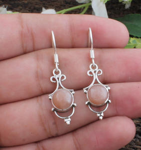 Boucles d'oreilles pendantes en pierre de lune pêche naturelle, argent sterling 925, bijoux de fête, fabricant en gros - Product Image 1