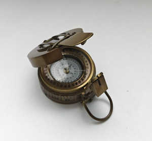 Brújula de Navegación con Cubierta Plegable y Anillo para Colgar, para Campismo, Senderismo, Supervivencia y Decoración - Product Image 3