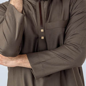 Nouveau Design 2026 : Vente en Gros de Jubbas Traditionnelles Arabes Haut de Gamme pour Hommes – Jubbah/Thobe Doux et Moderne - Product Image 6