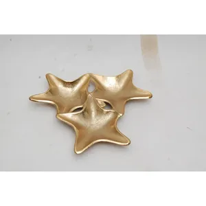 Nuevo Tazón de Servir de Metal de Diseño con Borde Orgánico Irregular y Superficie Texturizada Hecha a Mano para Comedor Contemporáneo Golden Star - Product Image 1