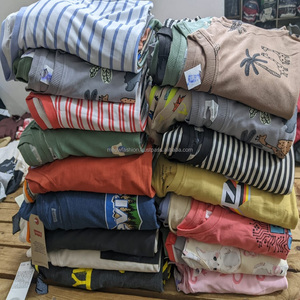 T-shirt en coton imprimé pour homme, en stock, designs variés de haute qualité, toutes saisons, surplus de marque du Bangladesh, vente en gros - Product Image 4