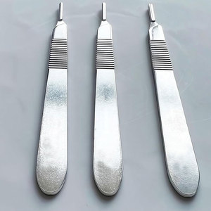 Lame de scalpel chirurgical vétérinaire avec manche – Kit d'instruments et d'équipement pour interventions animales – Ensemble de lames et de manches de scalpel - Product Image 2