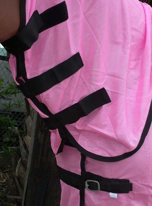 BRAND ZONE Manta de Invierno para Caballo de Forro Polar Impermeable Personalizada con 2 Correas para las Patas - Diseño de Cuello Estándar - Product Image 5