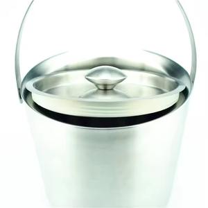 Cubo de hielo metálico de doble pared, tendencia en la industria, mantiene las bebidas frías por mayor tiempo. - Product Image 4