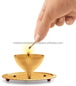 Lámpara de aceite de latón con forma de estrella de manzana, estilo Akhand, esencial para la Puja hindú tradicional india. - Product Image 5