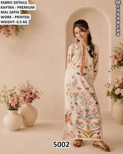 Robe longue ample en satin imprimé de style traditionnel indien et pakistanais pour filles, modèle 5002 - Product Image 1