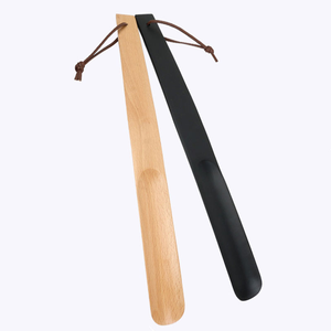 ช้อนตักรองเท้าด้ามยาวด้ามยาวทำจากไม้ช่วยใส่รองเท้า - Product Image 1