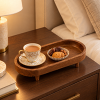 Erhöhtes Serviertablett aus Naturholz im Modernen Design |   Erhöhter Holzständer mit Kanten für Tee, Kaffee und Snacks – Organizer für Esszimmer und Hochzeiten