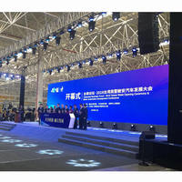 Écran LED incurvé d'intérieur P2.604 HD 3840Hz pour événements d'entreprise et diffusion en direct avec 800 cd/m² et garantie de 2 ans