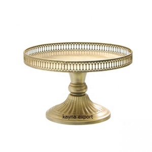 Support à gâteau en métal doré avec plateau en bois - Product Image 4