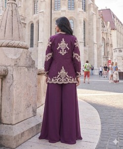 Traje de 3 Piezas Morado Bordado con Detalles en Dori, Largo hasta el Suelo, Corte Holgado, Ropa Tradicional India y Pakistaní para Bodas - Product Image 2