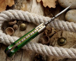 Customized Damascus Steel Drop Point Hunting <b>Knife</b> With Green <b>Handle</b> And Engraved Blade For Outdoor Use - Product Image 2