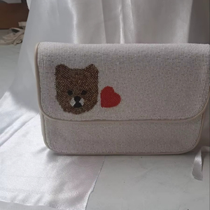 กระเป๋าถือแบบลำลองประดับลูกปัดแก้วสีสันตามสั่ง ได้รับการรับรองจาก MS Handicraft พร้อมหูหิ้วทำมือจากอินเดีย รูปทรงตามสั่ง - Product Image 1
