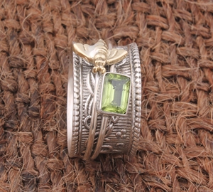 Bague en argent sterling avec peridot naturel serti clos, motif abeille, bijou pierre de naissance d'août, cadeau unique pour fête ou mariage - Product Image 4